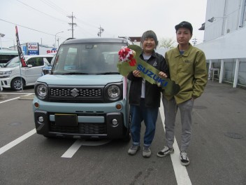 【この車を選んだ決め手は？】担当してくれた店長の人柄で決めました！！